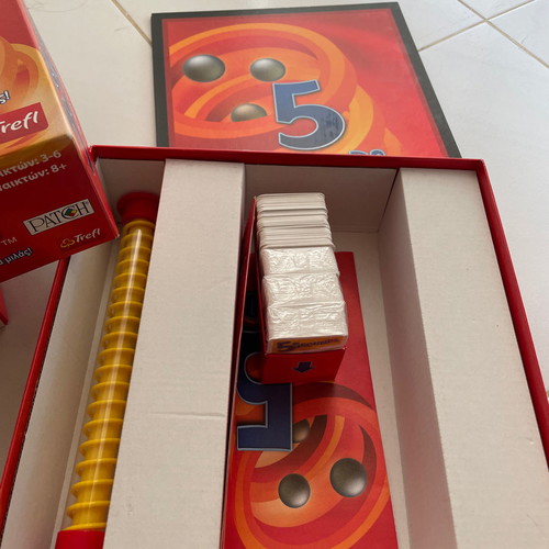 5 Seconds board game used, 2 pawns damaged