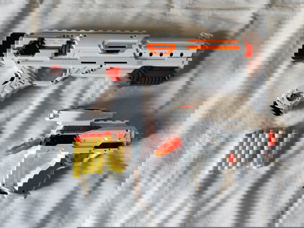 Σετ 2 όπλων εκτοξευτών τύπου Nerf για παιδιά 8+