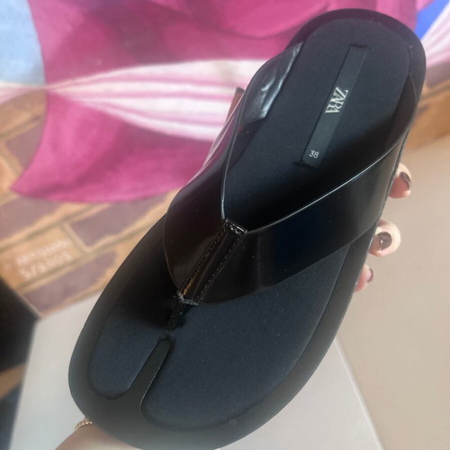 Zara thong sandals new, size 38, black flatform