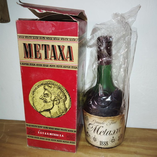 Metaxa vintage drinks new, 5 sealed bottles from 70s-80s