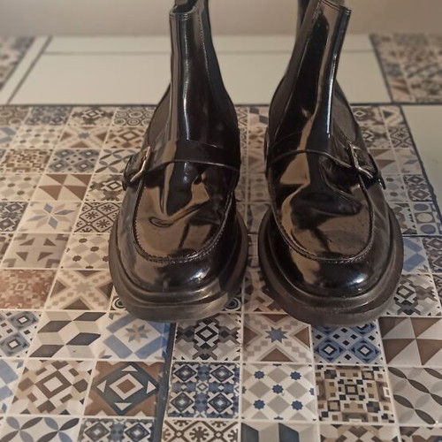Leather ankle boots black patent no. 42, slightly used