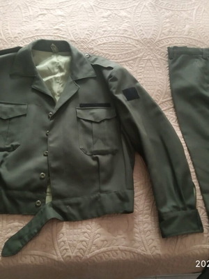 Military uniform 8b-g like new with winter shirts