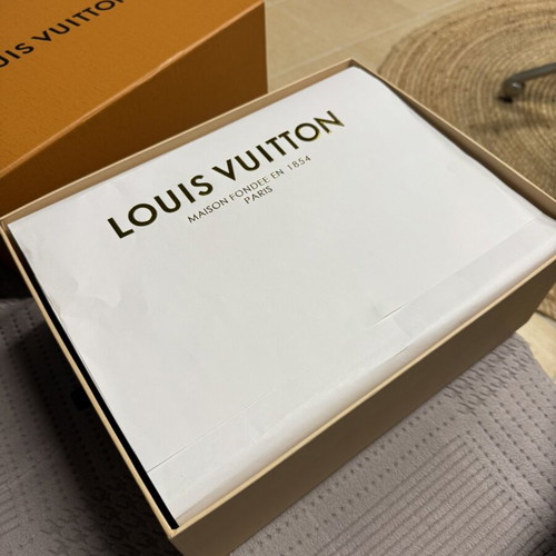 Lv trainers size 44 used, sneakers