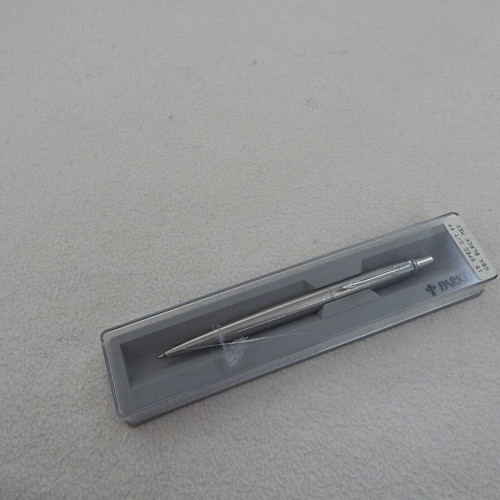 Parker metal pen used with case