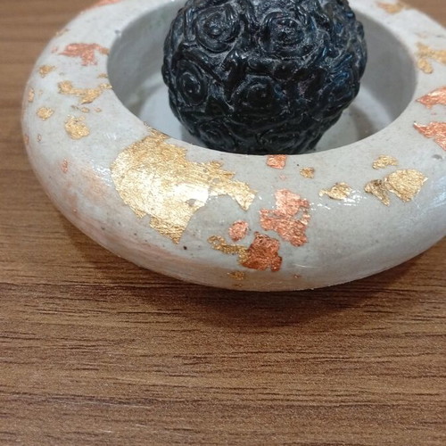 Porcelain jar for tealight or jewelry, new, decorated with gold and bronze leaves
