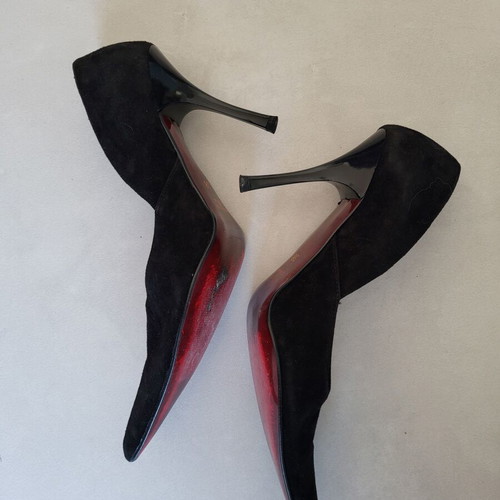 Black suede Italian pumps size 38 like new