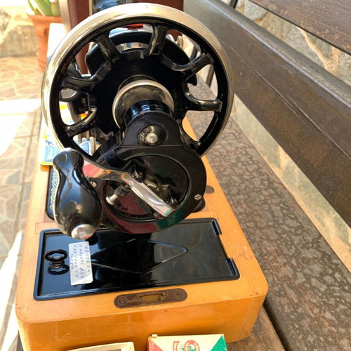 Singer 128K sewing machine manual, like new condition