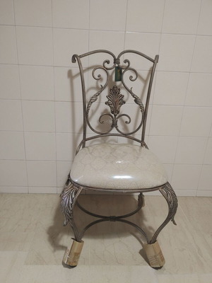 Set of 2 wrought iron dining chairs with decorative leaf details