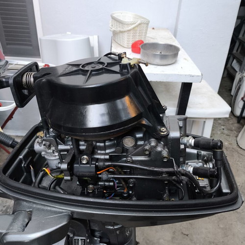 Suzuki 6 HP two-stroke outboard motor like new with inflatable boat