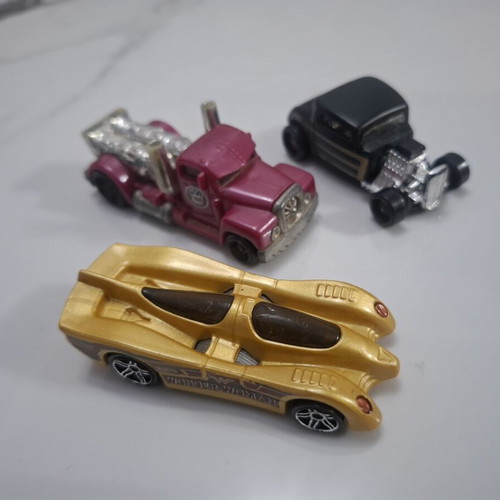 Hot Wheels set of 5 cars with white racing car gift