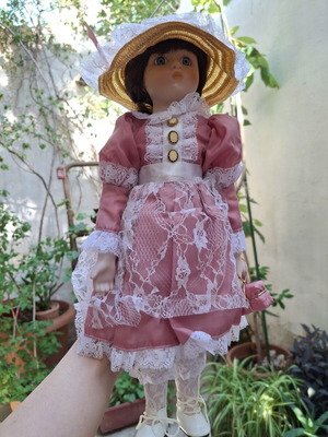 The Heritage Mint Ltd porcelain doll, vintage, 40 cm