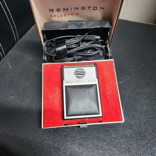 Vintage Remington 200 shaver used, excellent condition