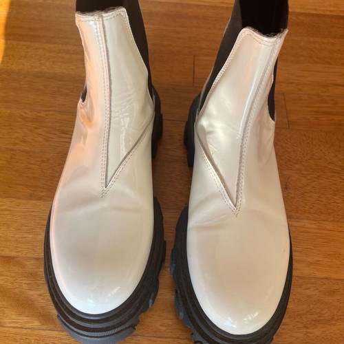 Leather ankle boots like new, black and white, size 37