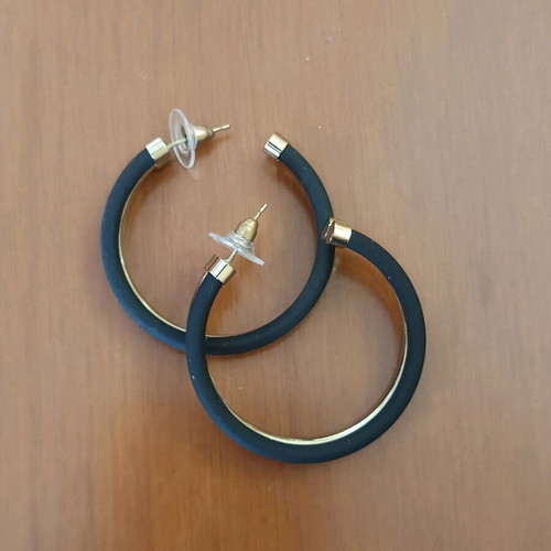 Stainless steel double-sided hoop earrings like new