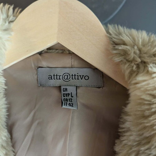 Attrattivo fur coat with hood like new, white and beige