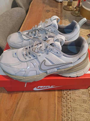 Nike V2K Run GTX γυναικεία αθλητικά παπούτσια καινούργια, μέγεθος 38, γκρι μπεζ