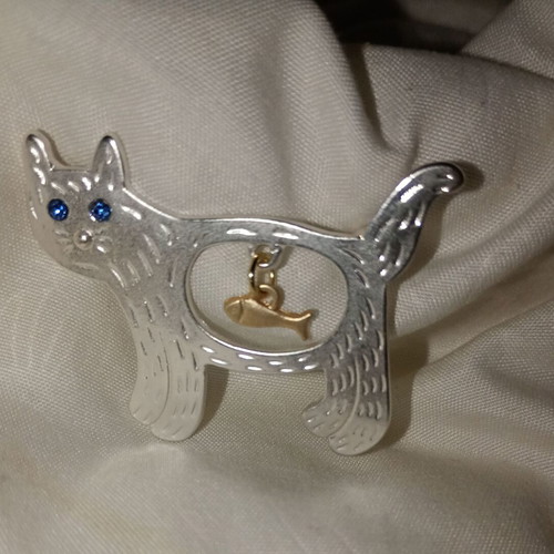 Cat Brooch new with fish charm, silver and gold, blue crystals