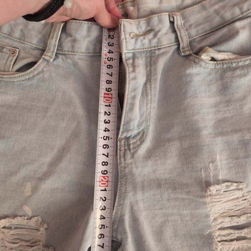Jean Bermuda shorts like new, ripped, size medium, blue