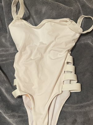 Bluepoint onepiece white cut out swimsuit new, size S