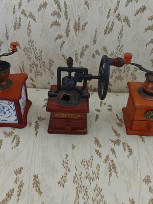 Coffee grinders like new, decorative and functional