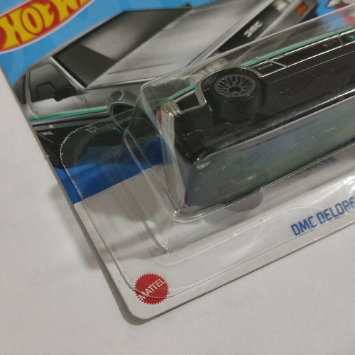 Hot Wheels DMC Delorean RTH like new, 2 available