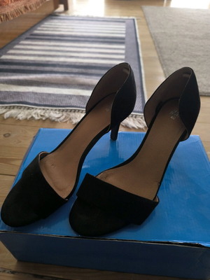 Γόβα βελούδινη μαύρη H&M νούμερο 40 σαν καινούργιο