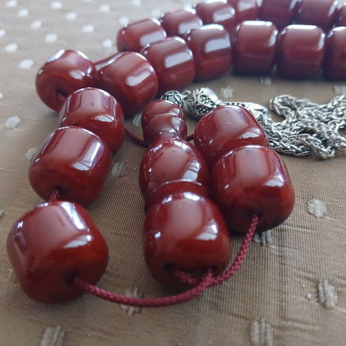 Bakelite Komboloi chatzikos 10, like new, 33 beads, traditional metal finish