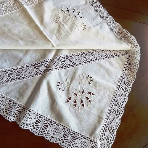 Vintage white tablecloth with lace and embroidery 79x77 cm like new