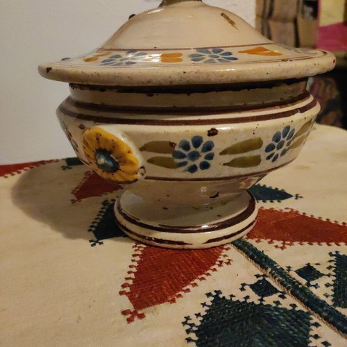 Apulia ceramic decoration used, height 18cm width 19cm