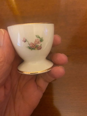 Αυγοθήκη πορσελάνη vintage συλλεκτική μεταχειρισμένη με χειροποίητη ζωγραφική