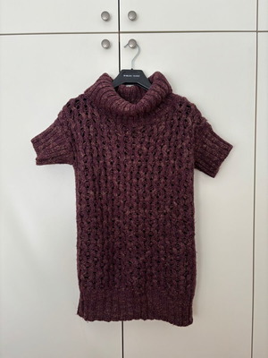 Sisley sweater used, burgundy with turtleneck and short sleeves