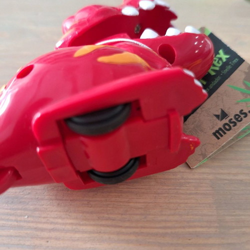 Toys new, 2 pcs dinosaurs with wheels