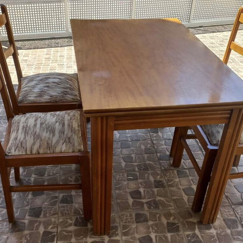 Walnut wood dining table with 4 chairs used, extendable