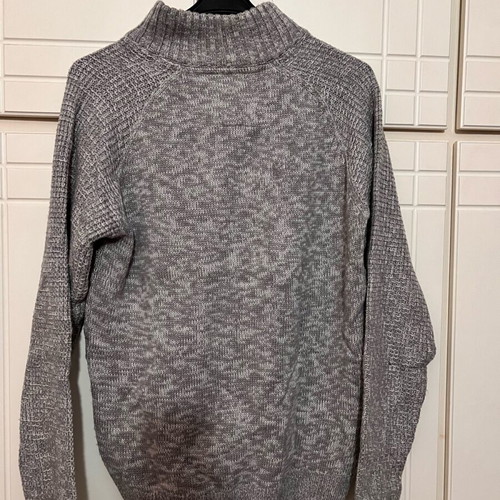 Soulcal n’ Co men's sweater Medium gray like new, very warm with buttons