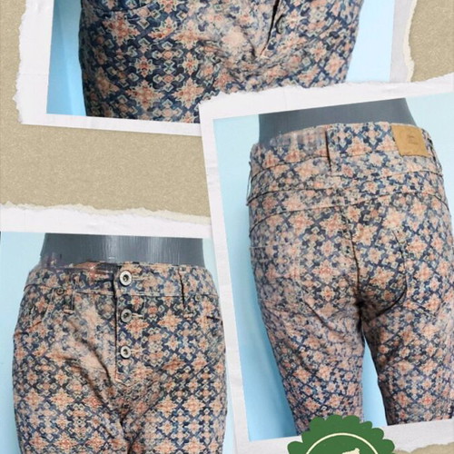 Please jeans used with floral print and leather emblem