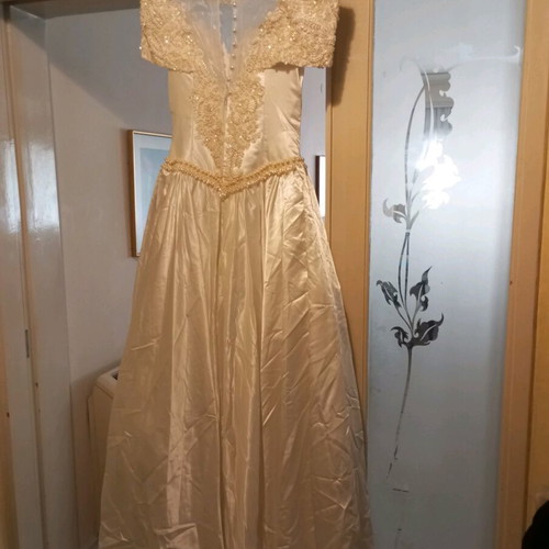 Vintage wedding dress in silk satin and hand-embroidered lace, size M