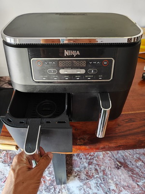 Ninja air fryer with 2 baskets 2400W 7.6L