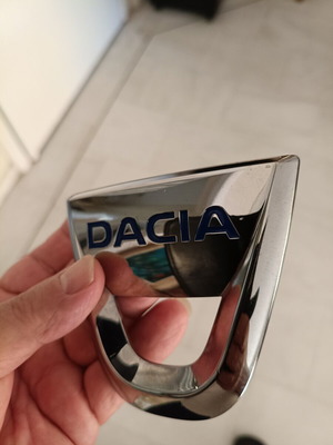 Σήμα πορτμπαγκάζ Dacia Savtero σαν καινούριο