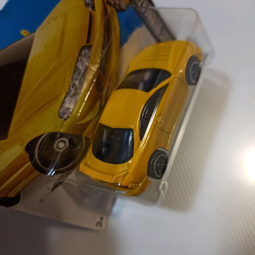 Hot Wheels Custom '01 Acura Integra GSR yellow new