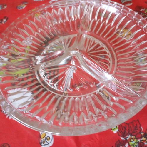 Vintage glass plate with three compartments like new