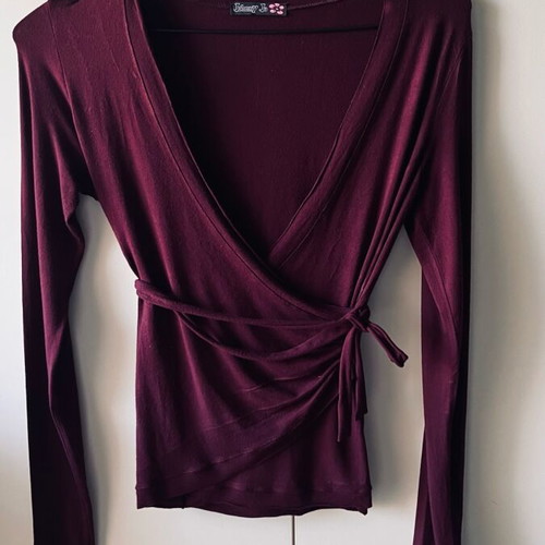 Johnny Jo burgundy blouse size M like new