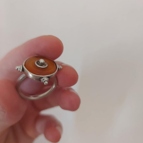 Ring with intricate design like new