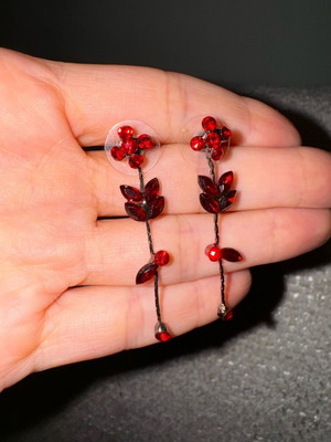Dangling earrings with red stones new