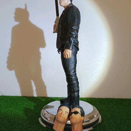 Terminator T-800 Battle Damaged resin statue like new, collectible figure