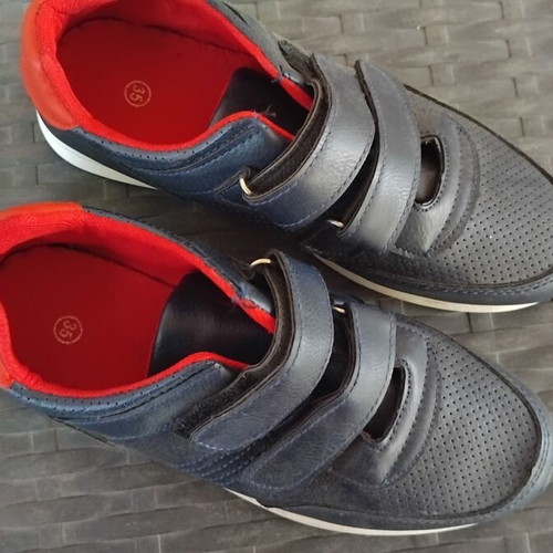 Boys' blue sneakers size 35 like new with velcro