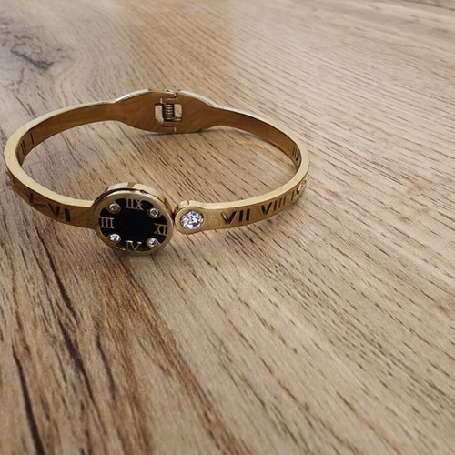 Roman numeral gold plated stainless steel watch bracelet like new