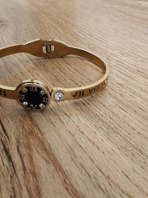 Roman numeral gold plated stainless steel watch bracelet like new