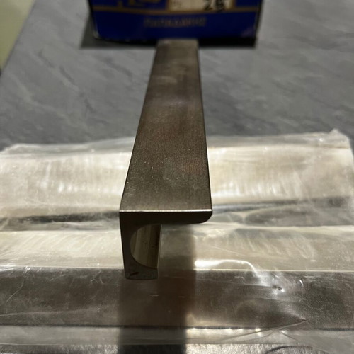 Cabinet handles like new, 24 pieces, nickel, minimal design