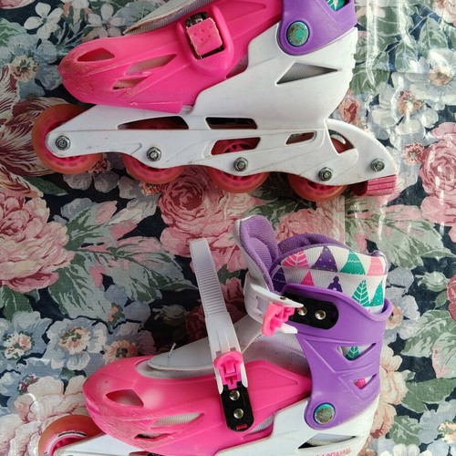 Athlopaidia adjustable size rollerskates for kids