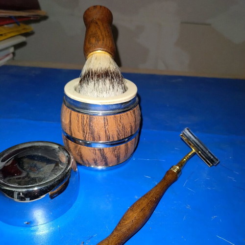 Face shaving set new, elegant old-fashioned style